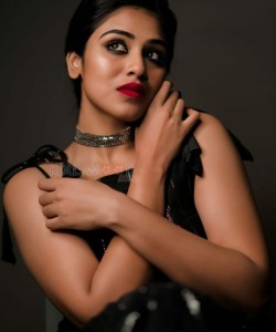 indhuja ravichandran beauty in black photoshoot pictures 04