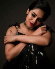 indhuja ravichandran beauty in black photoshoot pictures 07