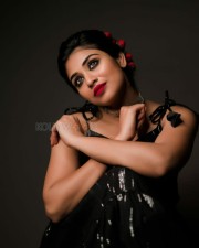 indhuja ravichandran beauty in black photoshoot pictures 08