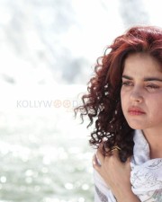 Abhiyum Annuvum Tamil Movie Heroine Pia Bajpai Photos 21