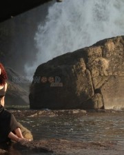 Abhiyum Annuvum Tamil Movie Heroine Pia Bajpai Photos 23