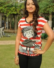 Actress Ester Noronha Photos 09