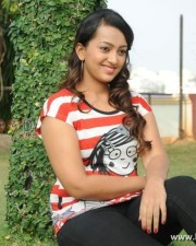 Actress Ester Noronha Photos 19
