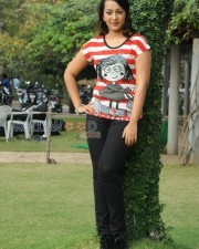 Actress Ester Noronha Photos 26