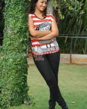 Actress Ester Noronha Photos 28