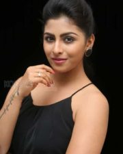 Actress Krithika Jayakumar New Pictures 05