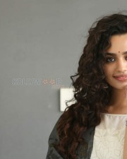 Actress Malavika Nair At Taxiwaala Movie Press Meet Photos 16 Actress Malavika Nair At Taxiwaala Movie Press Meet Photos 16