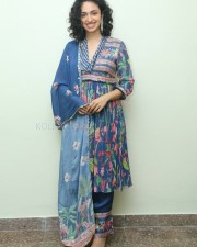 Actress Malvika Nair at Anni Manchi Shakunamule Interview Pictures 22