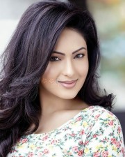 Actress Nikesha Patel Sexy Pictures 01 2