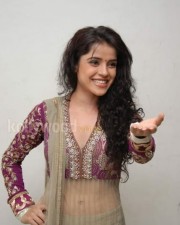 Actress Piaa Bajpai Sexy Pictures 09