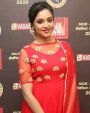 Actress Smruthi Venkat At V4 Mgr Sivaji Academy Awards Photos 01