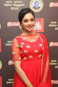 Actress Smruthi Venkat At V4 Mgr Sivaji Academy Awards Photos 01
