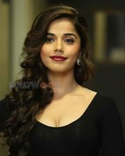 Aparna Bajpai Sexy Cleavage Photoshoot Stills 15