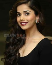 Aparna Bajpai Sexy Cleavage Photoshoot Stills 23