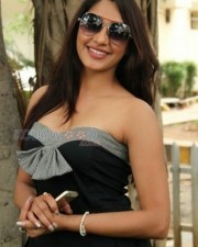 Ayirathil Iruvar Movie Heroine Kesha Sexy Photos 18