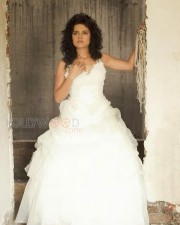 Beautiful Actress Piaa Bajpai Photos 03