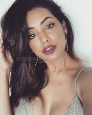 Beautiful Actress Riyaa Ray Photos 14