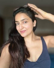 Cute Avantika Mishra in a Blue Sleeveless Tank Top Pictures 03