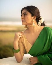 D Block Heroine Avantika Mishra Sexy Saree Photoshoot Pictures 01