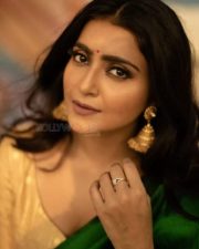 D Block Heroine Avantika Mishra Sexy Saree Photoshoot Pictures 03