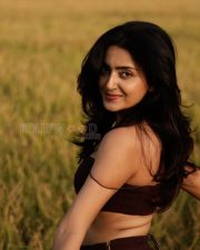 Emakku Thozhil Romance Actress Avantika Mishra in a Brown Bralette Top Pictures 01