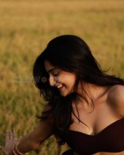 Emakku Thozhil Romance Actress Avantika Mishra in a Brown Bralette Top Pictures 02