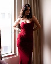 Aasai Heroine Divyabharathi in a Figure Hugging Red Strapless Dress Photos 04
