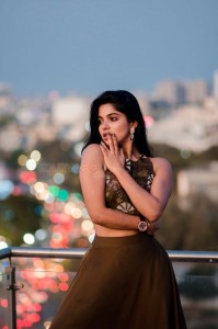 Bachelor Movie Heroine Divyabharathi Sexy Photoshoot Pictures 01