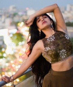 Bachelor Movie Heroine Divyabharathi Sexy Photoshoot Pictures 04