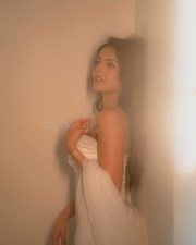 Elegant Riddhi Kumar in a White Strapless Gown with a Corset Bodice Pictures 05