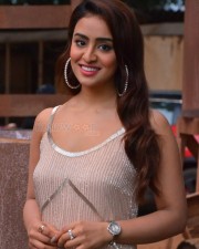 Heroine Musskan Sethi Sexy Photos 02