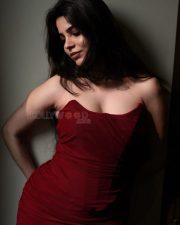 Madhil Mel Kaadhal Actress Divya Bharathi in a Strapless Red Bodycon Dress Photos 01
