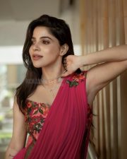 Madhil Mel Kaadhal Actress Divyabharathi in a Red Outfit Pictures 02