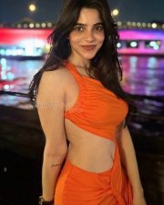 Madhil Mel Kaadhal Heroine Divyabharathi in a Glamorous Orange Cutout Bodycon Dress Pictures 02