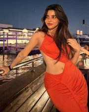 Madhil Mel Kaadhal Heroine Divyabharathi in a Glamorous Orange Cutout Bodycon Dress Pictures 03