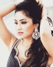 Model Musskan Sethi Photos 24