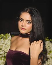 Sexy Riddhi Kumar in a Burgundy Velvet Strapless Bodycon Evening Dress Pictures 01