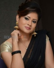 Shilpa Chakravarthy Sexy Black Saree Photos 10