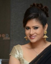 Shilpa Chakravarthy Sexy Black Saree Photos 13