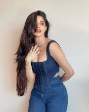Super Sexy DivyaBharathi Cleavage in a Blue Denim Corset Sleeveless Top and Jeans Photos 02