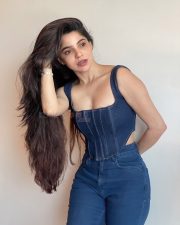 Super Sexy DivyaBharathi Cleavage in a Blue Denim Corset Sleeveless Top and Jeans Photos 03