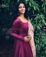 Tamil TV Actress and Model Roshni Haripriyan Photos 03