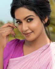 Tamil TV Actress and Model Roshni Haripriyan Photos 06