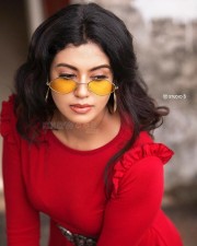 Tamil TV Actress and Model Roshni Haripriyan Photos 09
