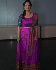 Telugu Anchor Shilpa Chakravarthy Photo Shoot Stills 04