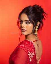 The RajaSaab Actress Riddhi Kumar in a Crimson Red Saree with a Red Sleeveless Blouse with a U Shaped Neckline Pictures 01