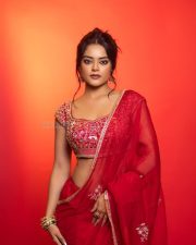 The RajaSaab Actress Riddhi Kumar in a Crimson Red Saree with a Red Sleeveless Blouse with a U Shaped Neckline Pictures 04