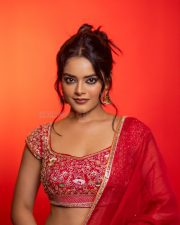The RajaSaab Actress Riddhi Kumar in a Crimson Red Saree with a Red Sleeveless Blouse with a U Shaped Neckline Pictures 05