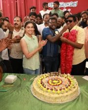 Vadivelu Birthday Celebration at Maamannan Movie Shooting Photos 01