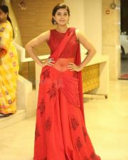 Yamini Bhasker At Bhale Manchi Chowka Beram Audio Launch Photos 04